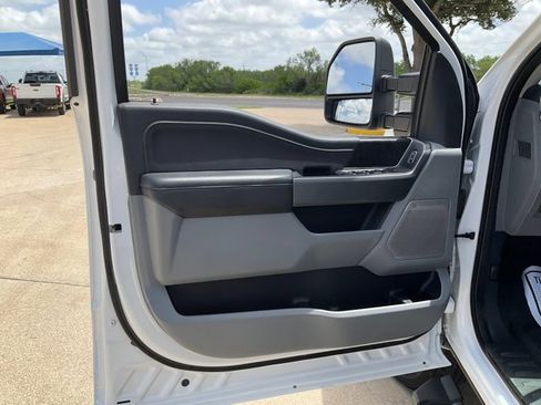 Certified 2025 Ford F250 XLT w/ Black Appearance Package AWD/4WD image 7