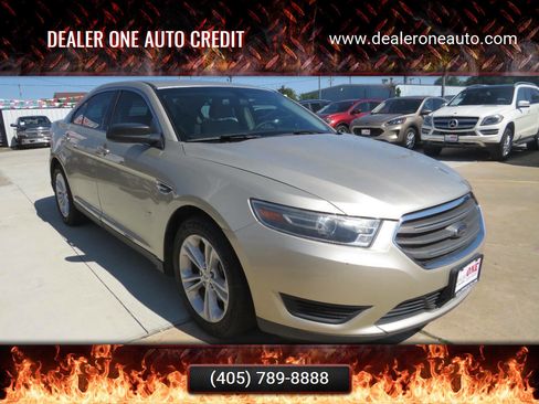 Used 2017 Ford Taurus SE FWD image 1