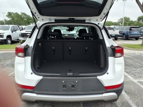 New 2026 Chevrolet TrailBlazer LT w/ LT Cold Weather Package FWD image 10