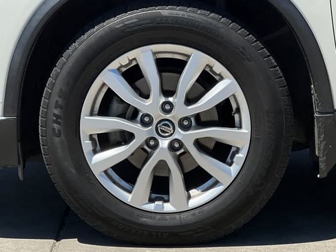 Used 2019 Nissan Rogue SV FWD image 12