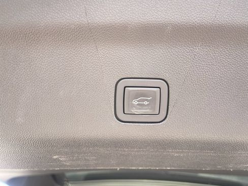 Used 2023 GMC Yukon Denali Ultimate AWD/4WD image 16