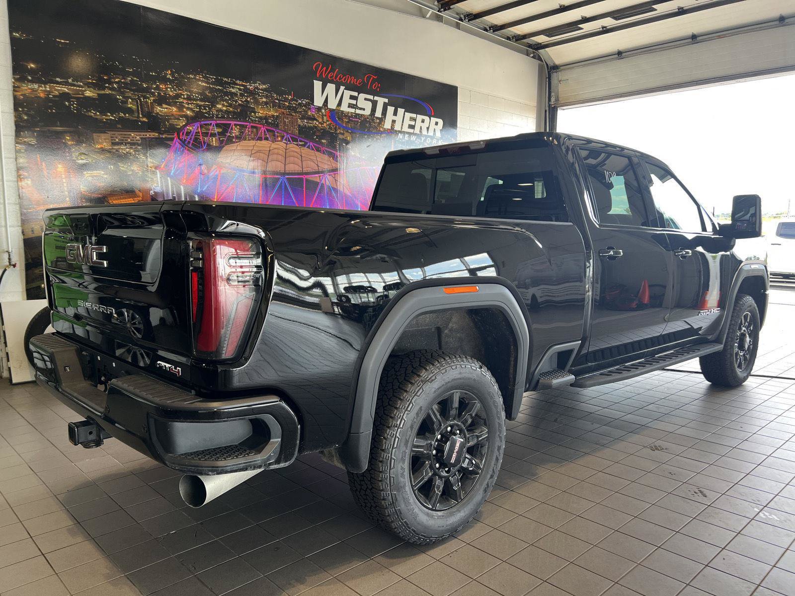 Used 2025 GMC Sierra 2500 AT4 w/ AT4 Premium Plus Package AWD/4WD image 8