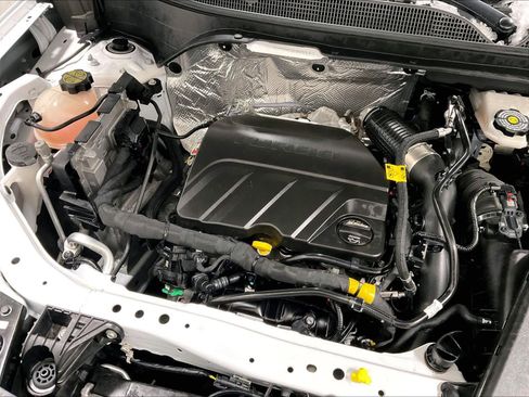 Used 2025 Chevrolet Trax LT w/ LT Convenience Package image 35