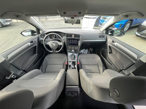 Used 2019 Volkswagen e-Golf SE image 21