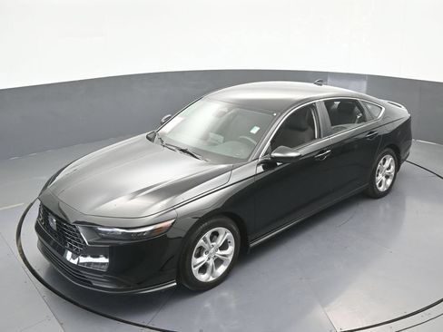 Used 2025 Honda Accord LX image 48