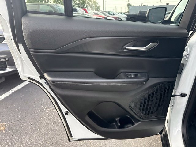 Used 2025 Jeep Grand Cherokee Laredo AWD/4WD image 19