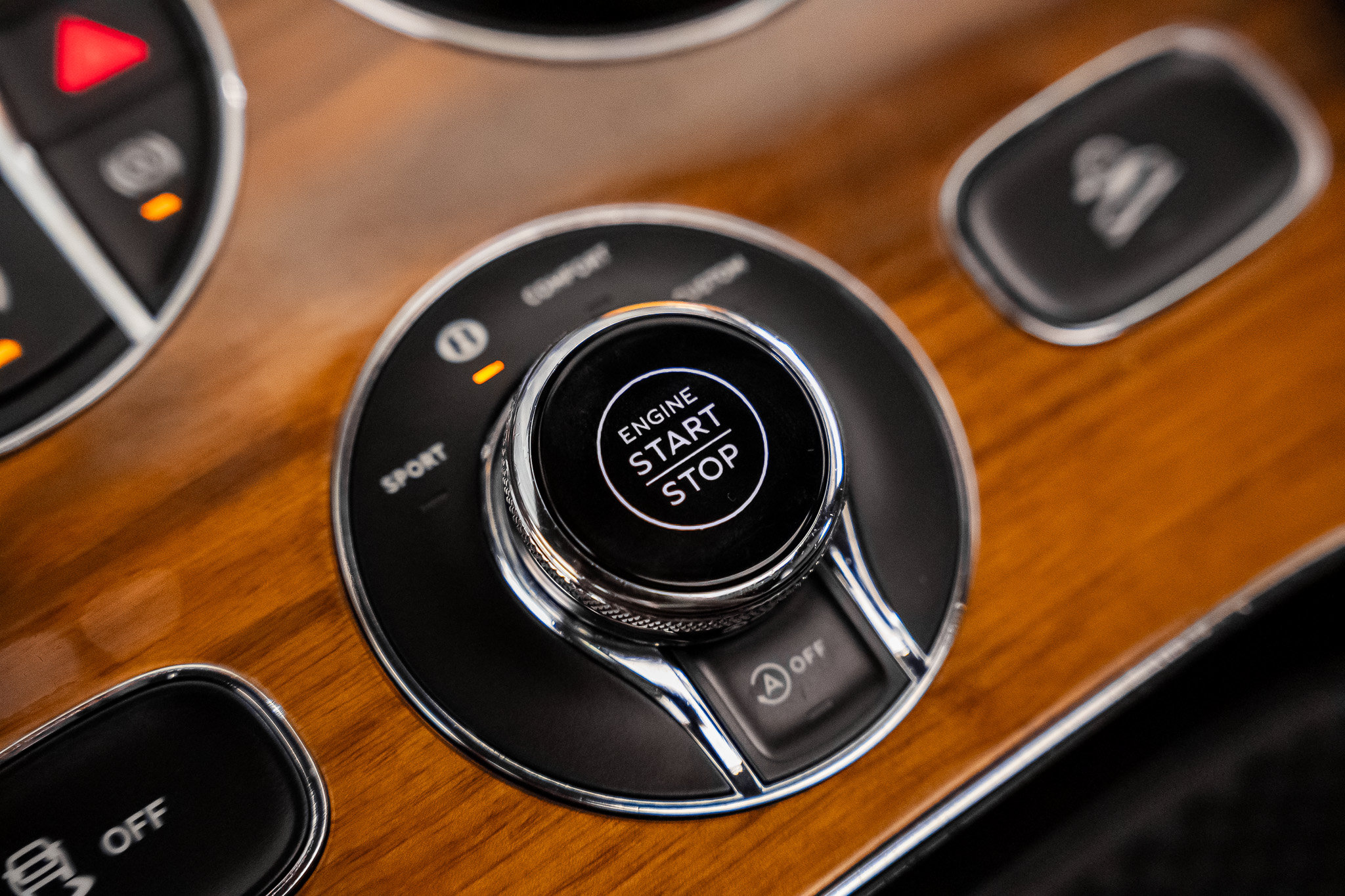 Used 2022 Bentley Bentayga AWD/4WD image 54