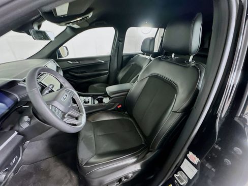 Used 2025 Jeep Grand Cherokee Altitude image 13