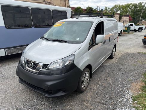 Used 2018 Nissan NV200 SV w/ Navigation Package FWD image 4