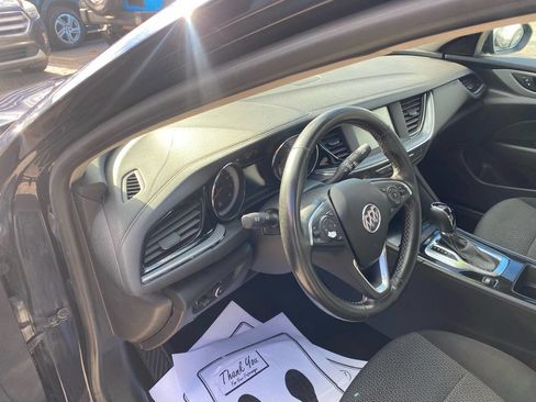 Used 2018 Buick Regal Preferred image 16