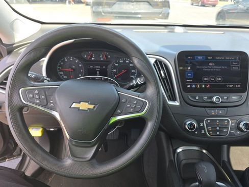 Used 2025 Chevrolet Malibu LT FWD image 8