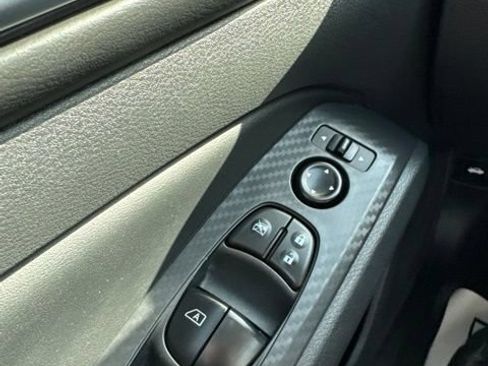 Used 2025 Nissan Altima 2.5 SV FWD image 16