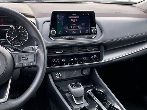 Used 2023 Nissan Rogue SV image 6