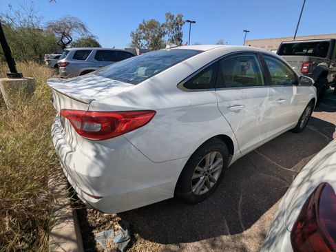 Used 2017 Hyundai Sonata SE w/ Cargo Package image 3