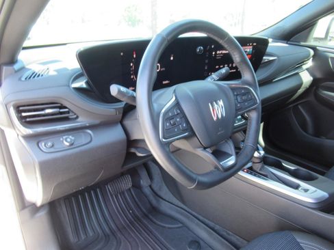 Used 2024 Buick Envista Preferred w/ Convenience I Package FWD image 17