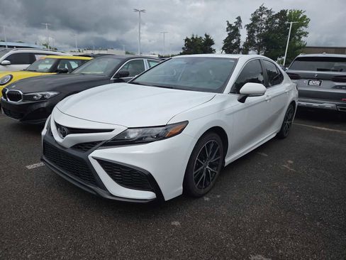 Used 2023 Toyota Camry SE w/ Convenience Package FWD image 6
