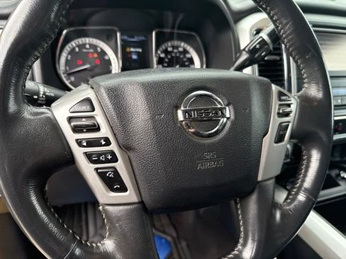 Used 2016 Nissan Titan PRO-4X w/ Pro-4x Convenience Package AWD/4WD image 11