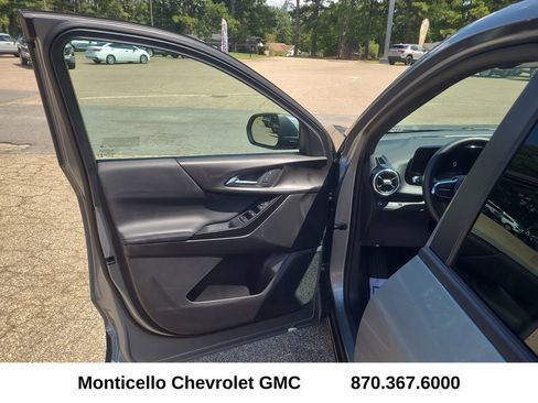 Certified 2026 Chevrolet Equinox LT FWD image 12