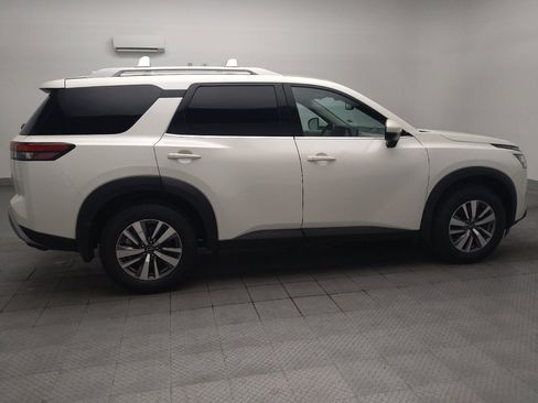 Used 2022 Nissan Pathfinder SL FWD image 10