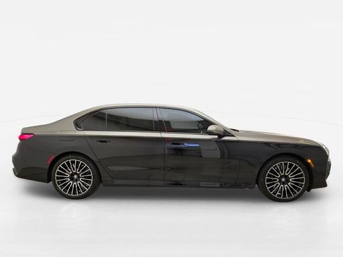 Used 2025 BMW 760i xDrive w/ Executive Package AWD/4WD image 6