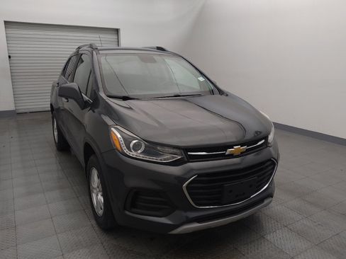Used 2020 Chevrolet Trax LT w/ LT Convenience Package image 14