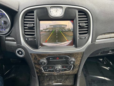 Used 2015 Chrysler 300 C image 34