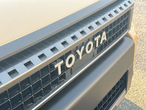 Used 2025 Toyota Land Cruiser image 37