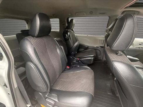 Used 2012 Toyota Sienna SE FWD image 24