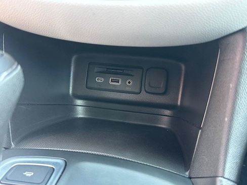 Used 2020 Chevrolet Equinox LT FWD image 25
