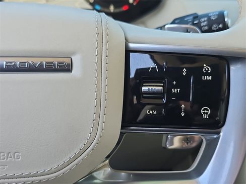 Certified 2024 Land Rover Range Rover SV image 19