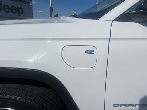 Used 2022 Jeep Grand Cherokee Limited 4xe w/ Luxury Tech Group II image 11