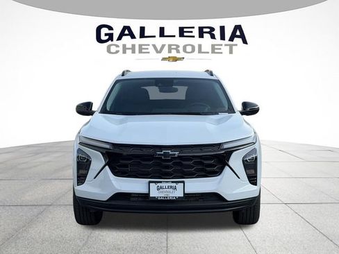 New 2026 Chevrolet Trax LT w/ Driver Confidence Package FWD image 3