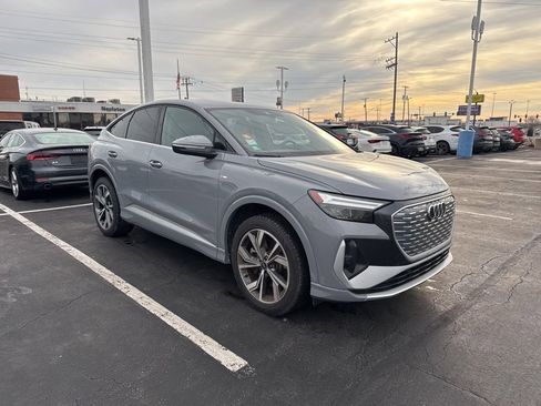 Used 2023 Audi Q4 e-tron Premium image 3