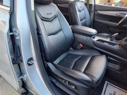 Used 2018 Cadillac XT5 Luxury w/ Driver Awareness Package FWD image 24