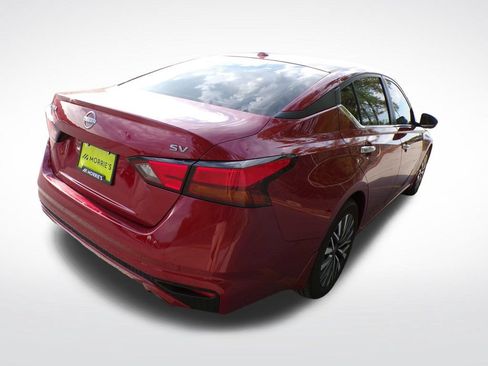 Used 2024 Nissan Altima 2.5 SV w/ SV Premium Package FWD image 6