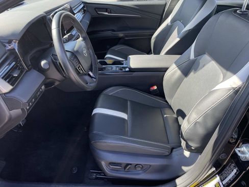 Used 2025 Toyota Camry SE image 16