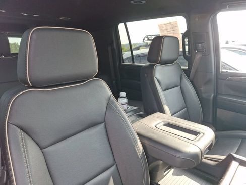 Used 2024 GMC Yukon XL SLT w/ SLT Luxury Package AWD/4WD image 13