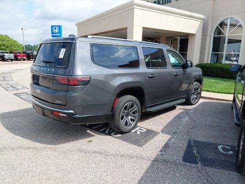 Used 2024 Jeep Wagoneer L Series II w/ Flexible Seating Group AWD/4WD image 2
