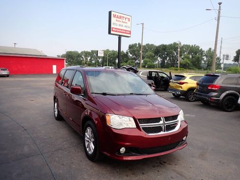 Used 2018 Dodge Grand Caravan SXT FWD image 1