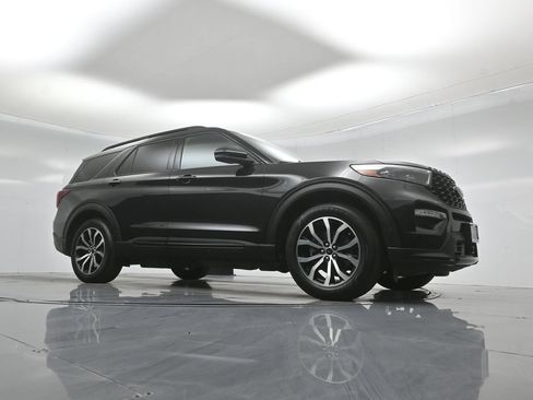 Certified 2020 Ford Explorer ST AWD/4WD image 3