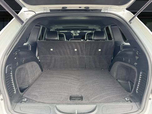 Used 2020 Jeep Grand Cherokee Altitude image 12