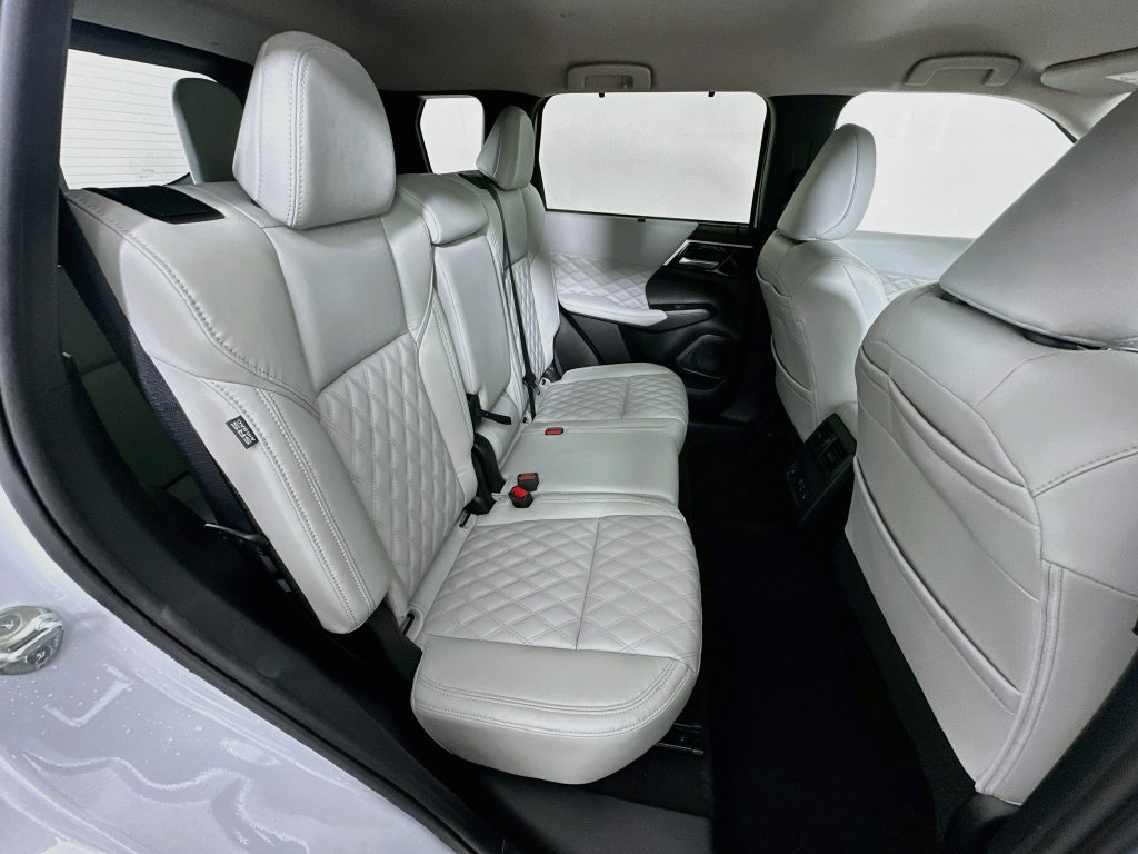Used 2024 Mitsubishi Outlander SEL FWD image 28