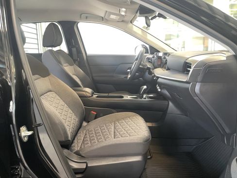 Used 2025 Nissan Kicks SV image 16