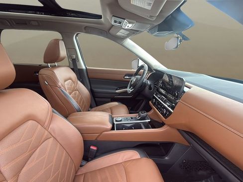 Used 2022 Nissan Pathfinder Platinum w/ Cargo Package image 10