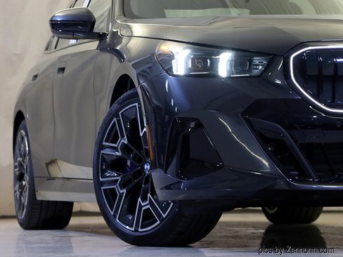 Used 2026 BMW 530i xDrive w/ M Sport Package image 4