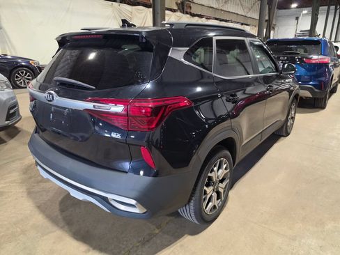 Used 2021 Kia Seltos EX AWD/4WD image 2