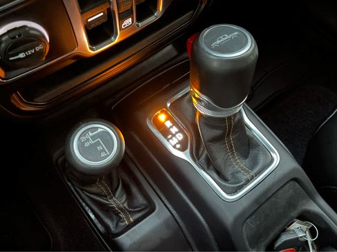 Used 2021 Jeep Gladiator Overland image 14