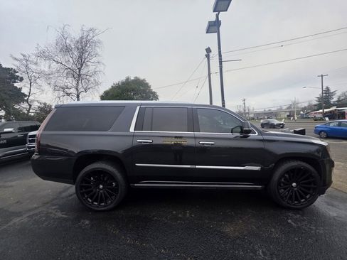 Used 2019 Cadillac Escalade ESV Platinum image 1