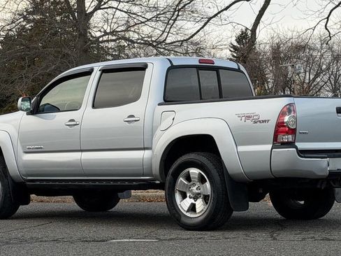 Used 2005 Toyota Tacoma V6 4dr Double Cab 4WD SB image 3