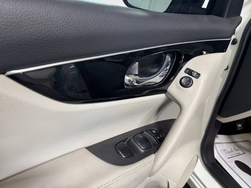 Used 2018 Nissan Rogue Sport SL FWD image 14